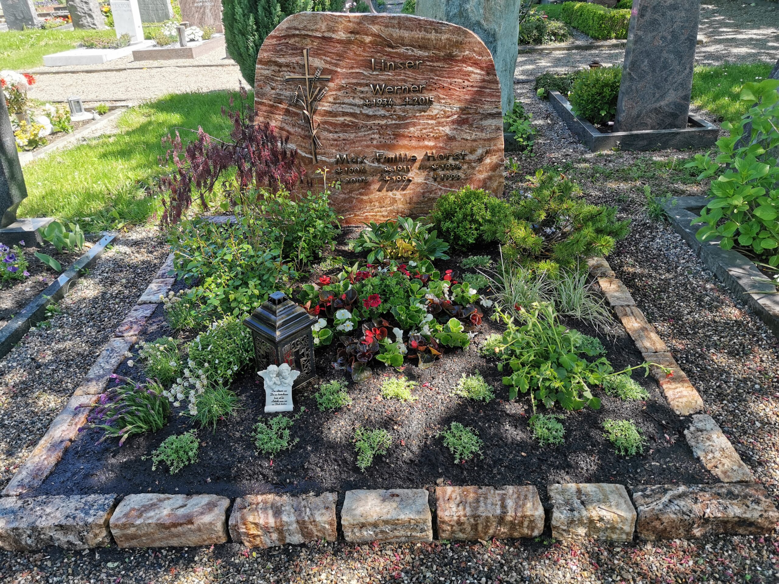 Grabbild Familiengrab