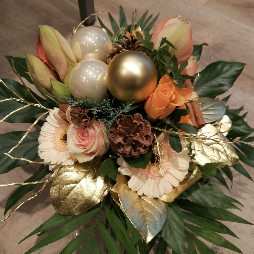 Winter Blumenstrauß mit Kugeln